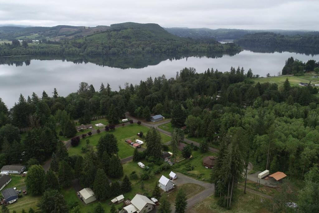 Romantic Cozy Cabin Walk To Lake Hot Tub Bikes Kayaks Grill Onalaska ภายนอก รูปภาพ
